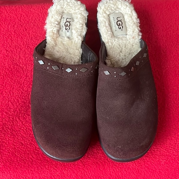 NWOT UGG Women's Brown Suede Slippers - Picture 5 of 7